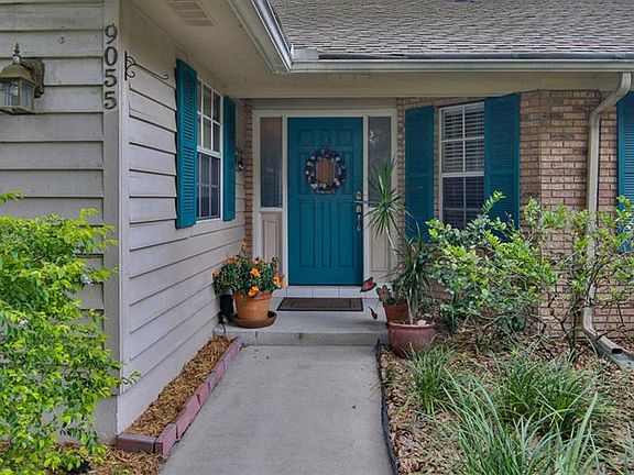3rd image of 9055 Floribunda Dr