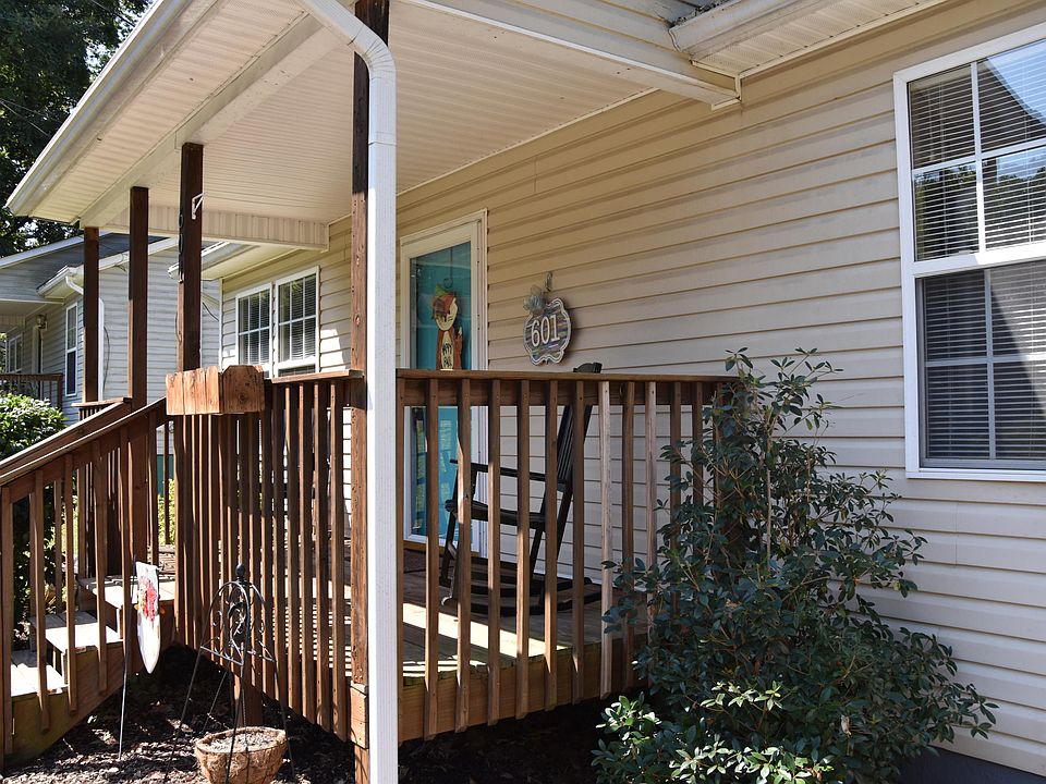 1st image of 601 Leconte Ln