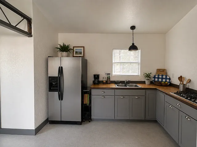 112 Honeysuckle Ln — Photo 1