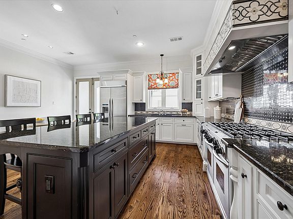 3rd image of 6308 Pickens St Unit B