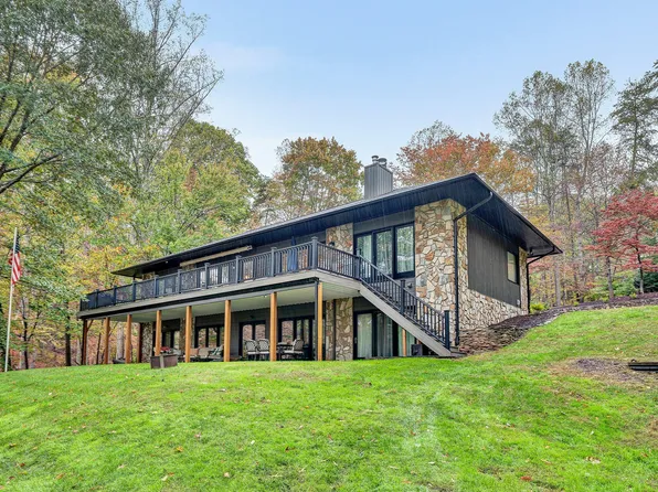 6 Low Country Dr, Penhook, VA 24137