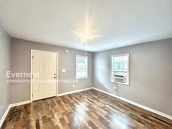 4th image of 738 N Montgomery St