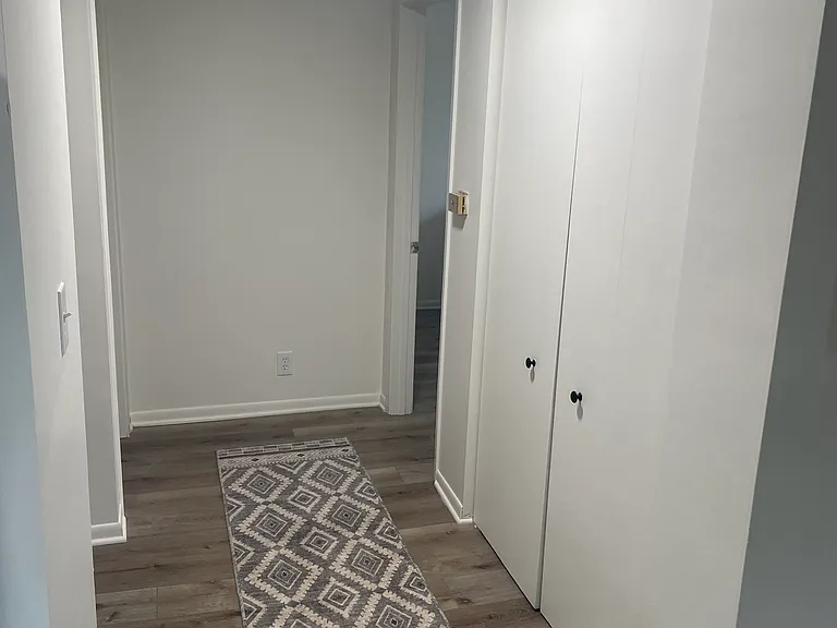 305 W Monroe St #3 — Photo 2