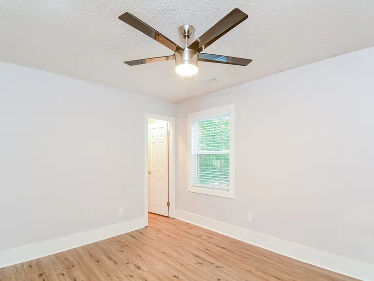 310 Berwick Ct — Photo 14