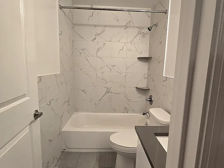 5612 Van Cleef St #4R — Photo 6