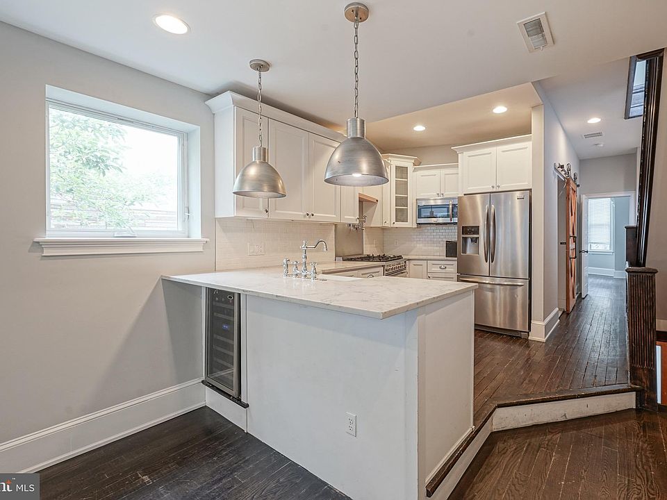 1st image of 1855 Frankford Ave Floor 2