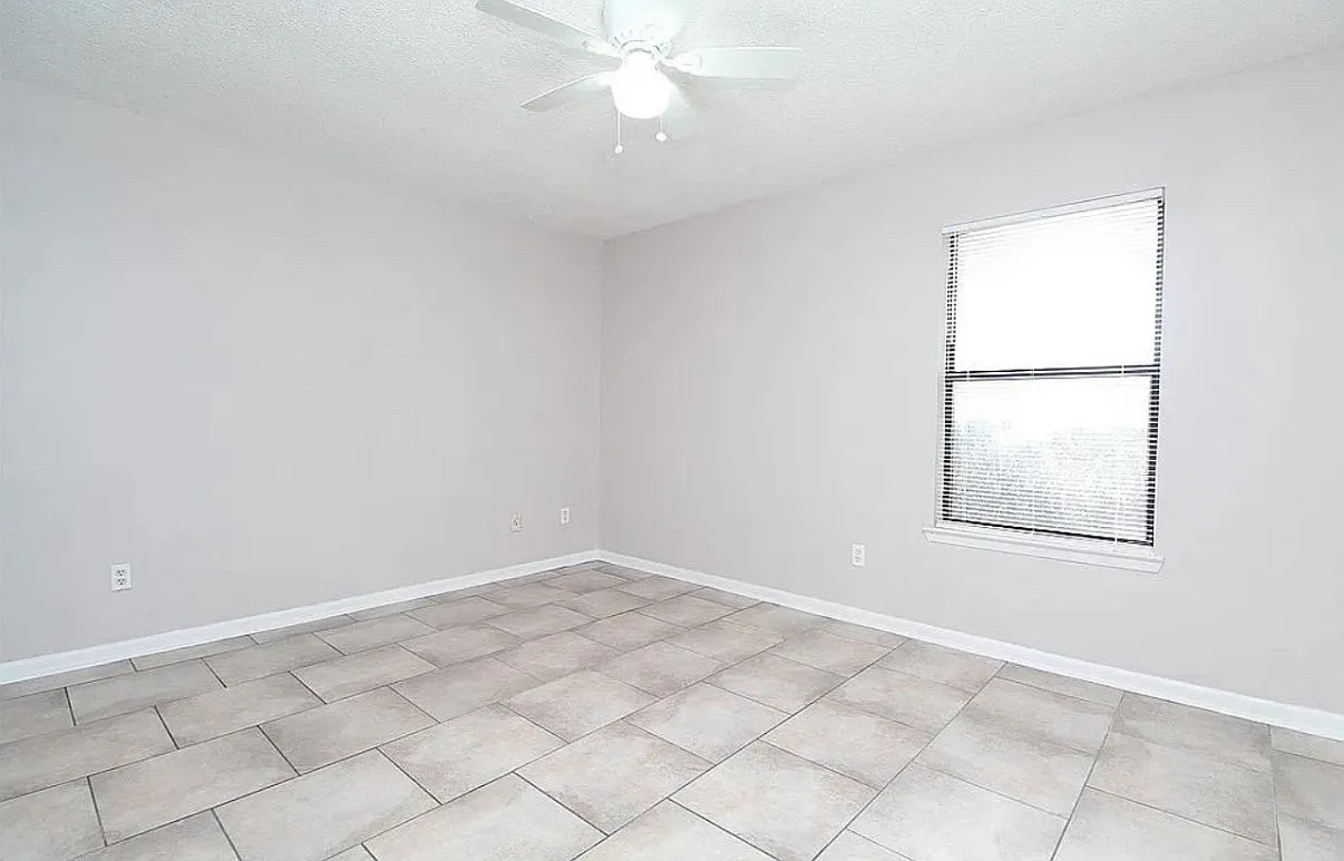 2 bed, 900 sqft, $1,350 — Photo 3