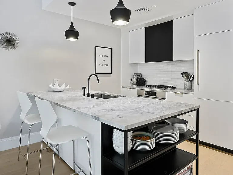 610 Warren St #6D — Photo 3