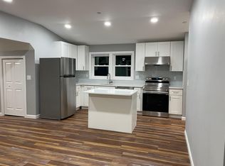 10 Mayhew St APT 3, Hopkinton, MA 01748