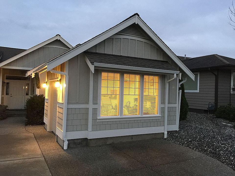 2nd image of 5572 Coquitlam Dr