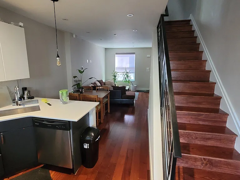 3011 W Cabot St — Photo 8