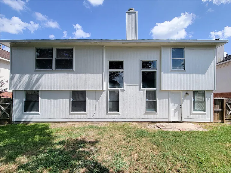 19726 Lindenfield Ct — Photo 48