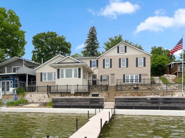 740 E 700 S, Wolcottville, IN 46795