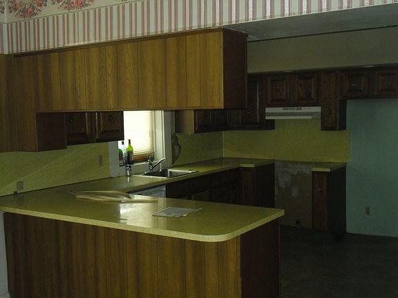 5th image of 11 Elm St