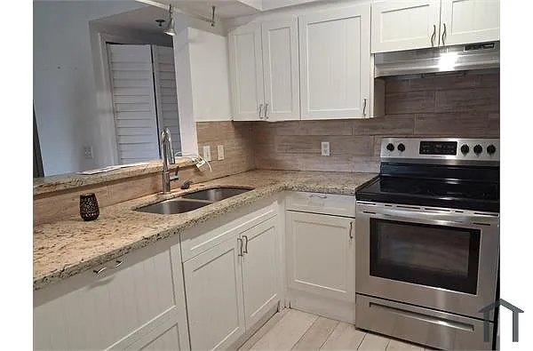Building Photo - 9340 Fontainebleau Blvd #314