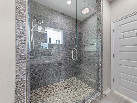 4th image of 501 Ebony Ln