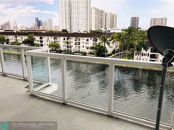 4th image of 3030 NE 188th St APT 409