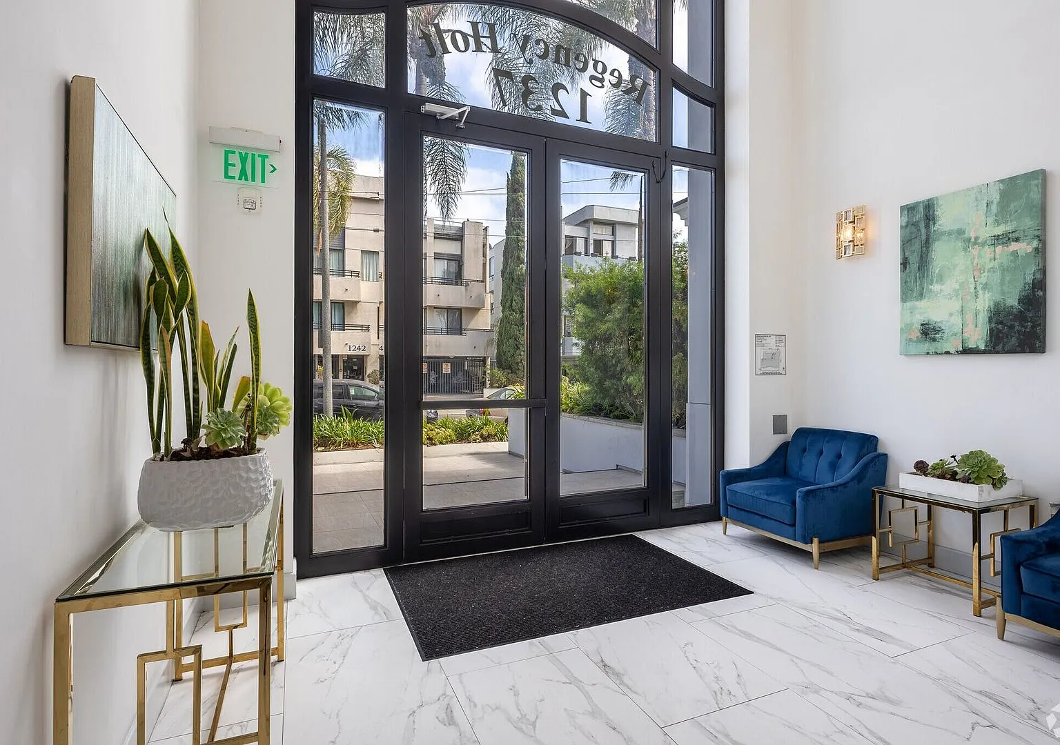 Regency Holt Apartments — Photo 3