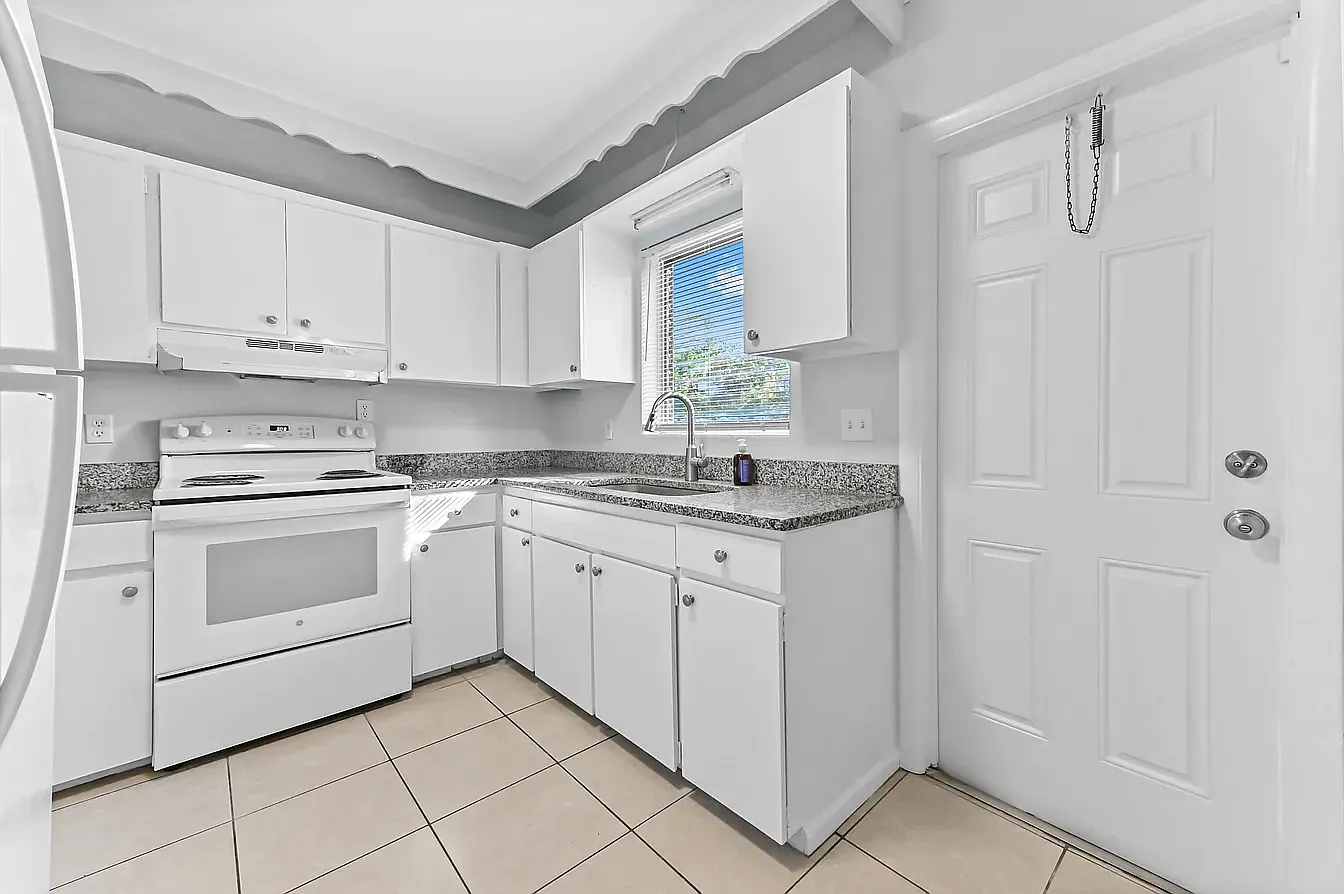 2 bed, 890 sqft, $2,500 — Photo 1