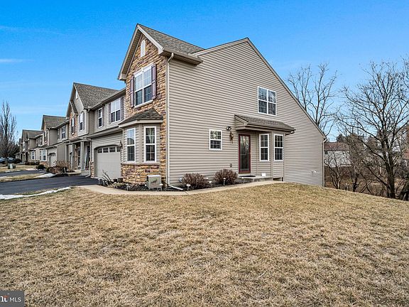 3rd image of 6111 Sawgrass Ct