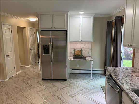 3rd image of 200 Cooper Ln