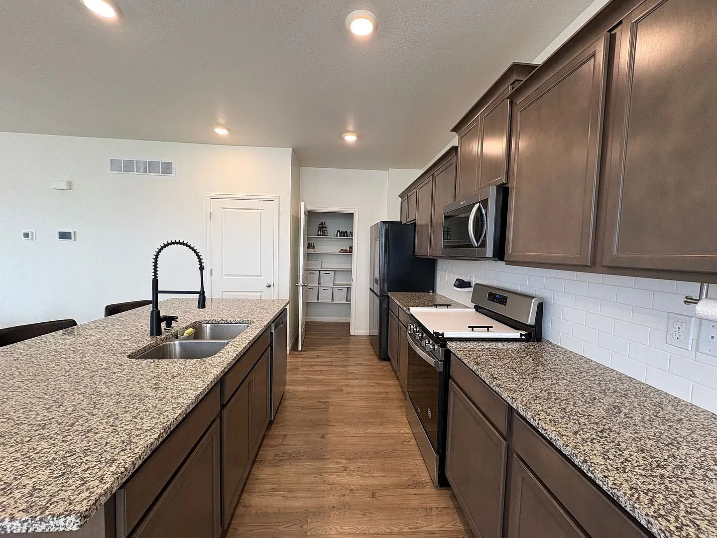 Beautiful 4 Bed 3 Bath in Lorson Ranch — Photo 3