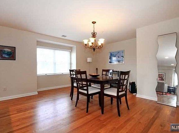 3rd image of 386 Franklin Ave Ste 202