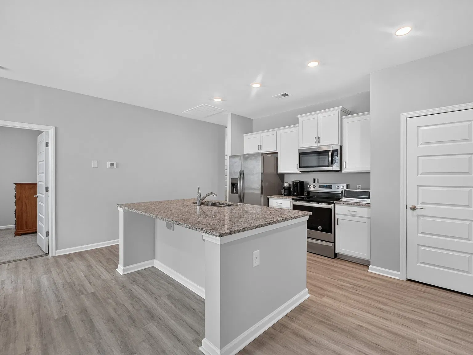 3 bed, 1397 sqft, $2,500 — Photo 3