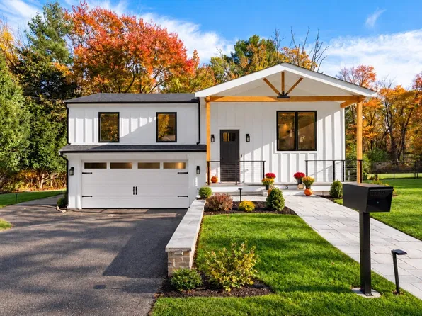 15 Robs Ln, Sharon, MA 02067