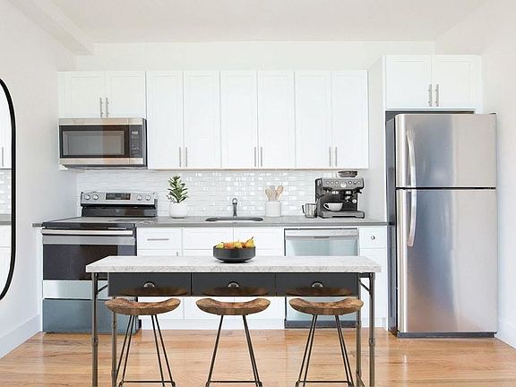 2nd image of 157 Wythe Ave #2N