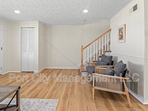 3rd image of 2025 Kelmore Rd #1