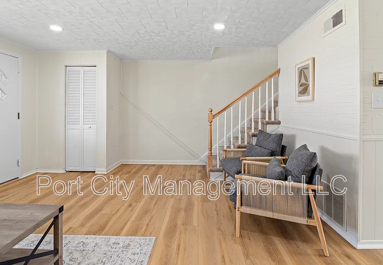 2025 Kelmore Rd #1 — Photo 3