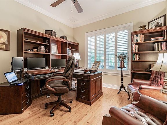 5th image of 930 Lake Charles Cir