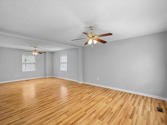 4th image of 4219 Arbutus Dr