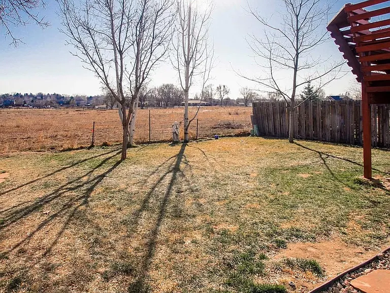 804 Hayden Ct — Photo 25