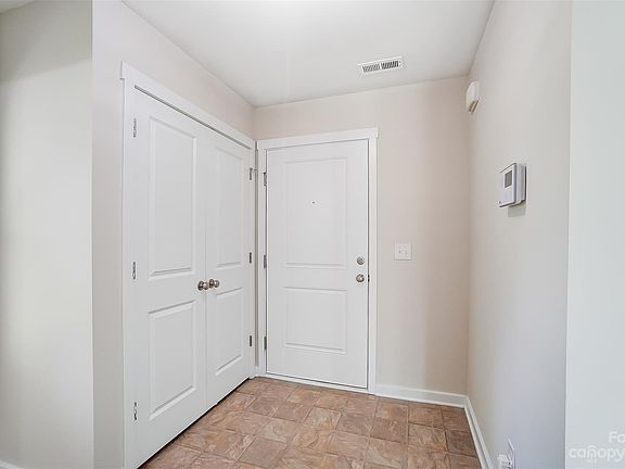 4th image of 888 Plaza Walk Dr