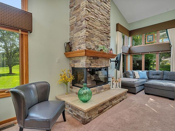 3rd image of 16751 Winterberry Ln