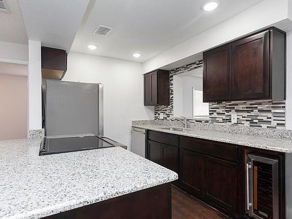 4th image of 2601 Hartwell Ave