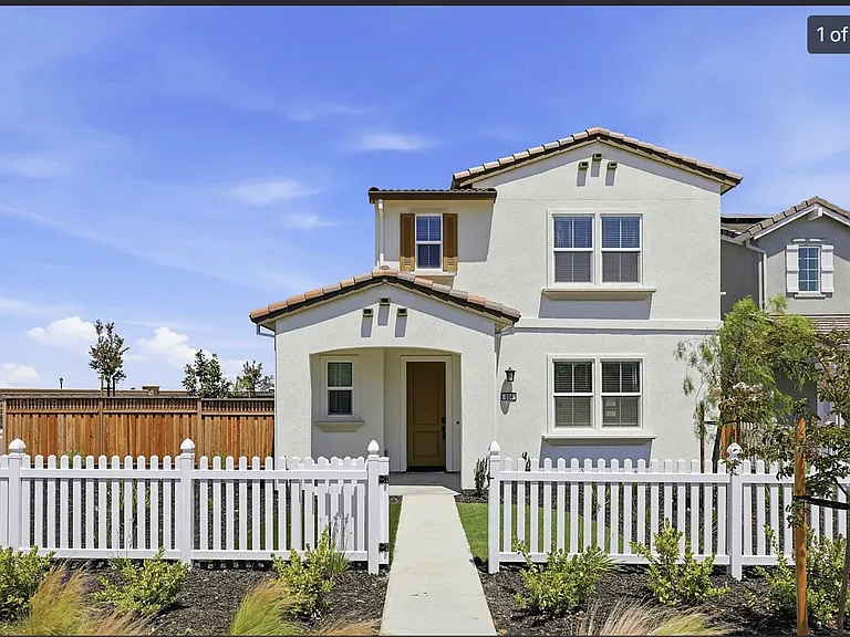 604 E Salamanca Ln — Photo 1