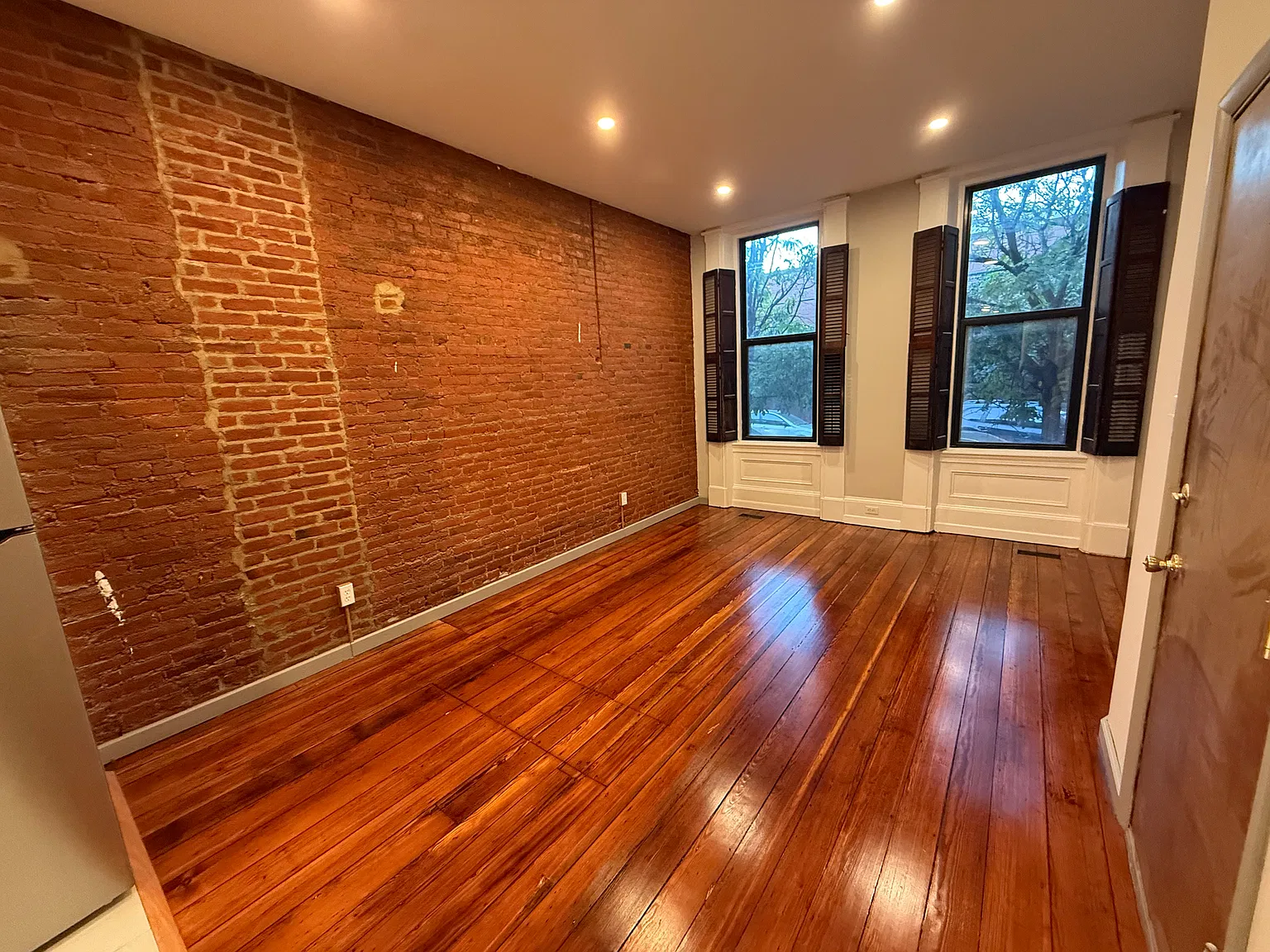 2 bed, 900 sqft, $3,050 — Photo 4
