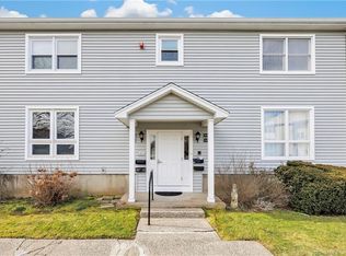 150 Carriage Path S #150, Milford, CT 06460