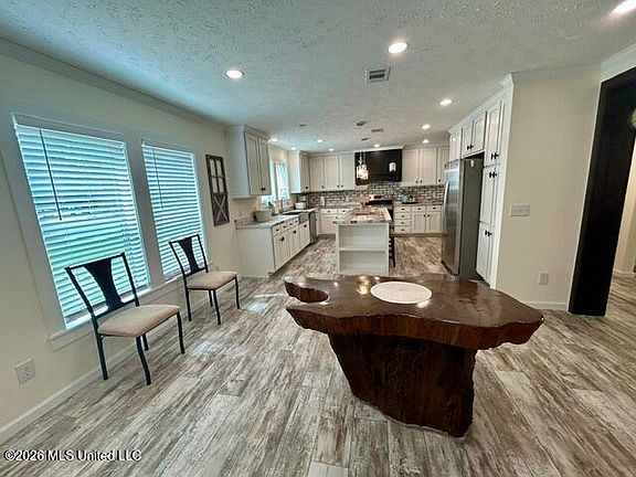 5th image of 398 Wakefield Ln NW