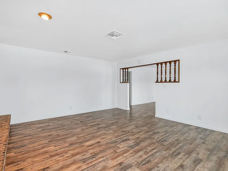 572 Federal St — Photo 5