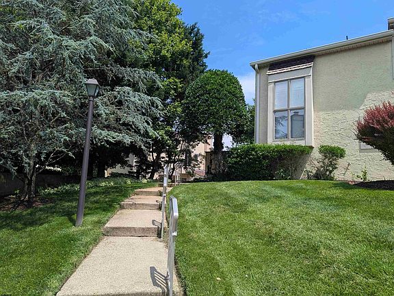 2nd image of 18 Greate Bay Dr #18
