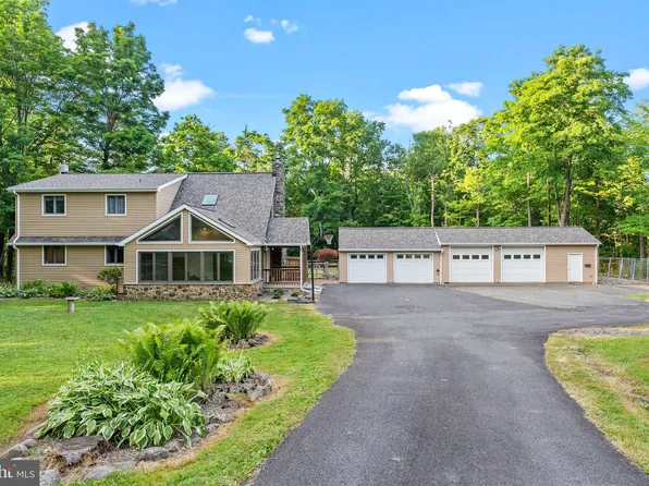 1991 Hill Rd, Perkiomenville, PA 18074