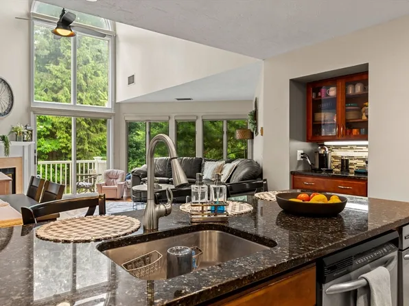 16 Pointe Rok Dr #16, Worcester, MA 01604