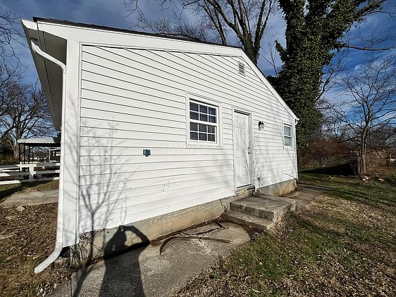 2nd image of 2294 Bancroft St