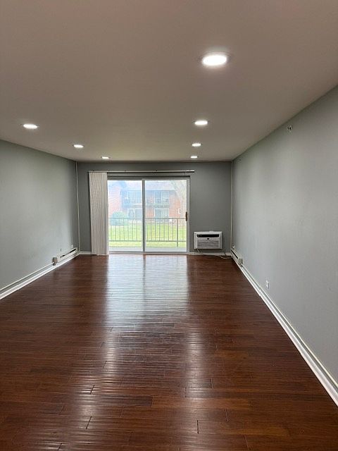 1st image of 900 W Knightsbridge Dr Unit 1A