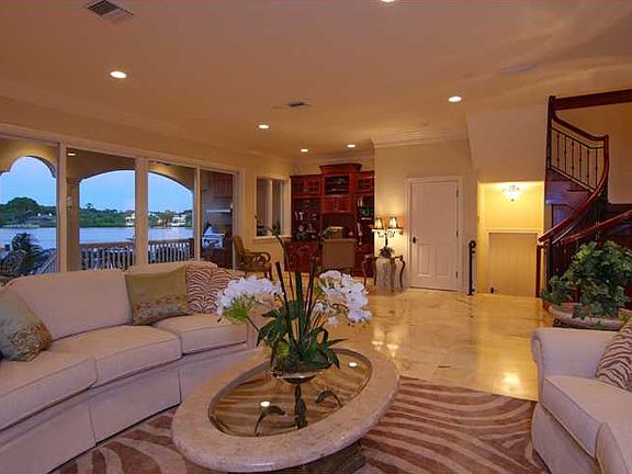 5th image of 927 Casey Cove Dr