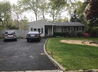 346 Amityville St, Islip Terrace, NY 11752
